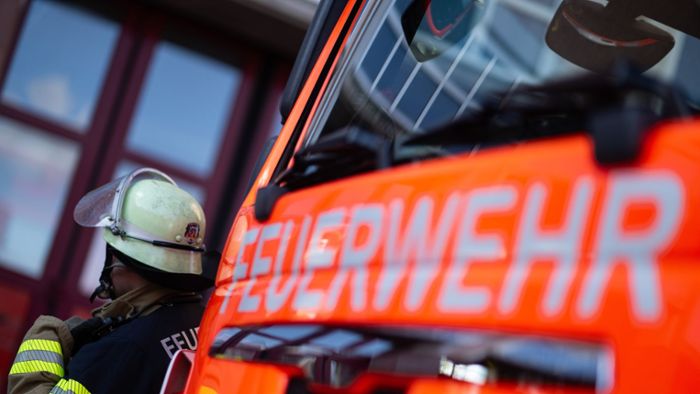 Stuttgart-West: Feuerwehr findet Person in brennender Wohnung