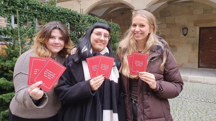 Social Seniors Club in Stuttgart: Rührende Aktion in Altersheimen: Drei Studentinnen bringen Freude an Weihnachten