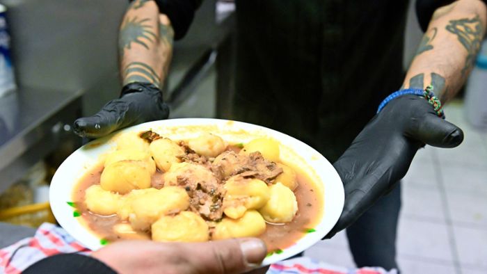 Mittagstisch im Café 72: Mehr als ein warmes Essen   – „Um 8 Uhr stehen sie schon vor der Tür“