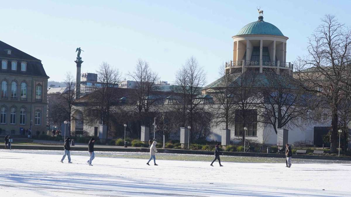 Eisige Temperaturen in Stuttgart: Trotz Verbots – Menschen wagen sich auf die zugefrorenen Seen