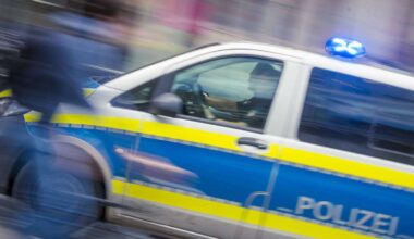 Unfall in Stuttgarter Innenstadt: Motorrad-Fahrerin kollidiert an Kreuzung mit Pedelec-Fahrer – Wer hatte grün? - Startseite