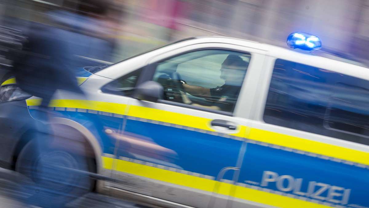 Unfall in Stuttgarter Innenstadt: Motorrad-Fahrerin kollidiert an Kreuzung mit Pedelec-Fahrer – Wer hatte grün? - Startseite