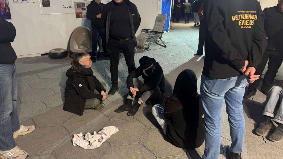 Weltweihnachtscircus in Stuttgart: Tierrechtsaktivisten bei Protest gegen Pferde in der Manege gestoppt