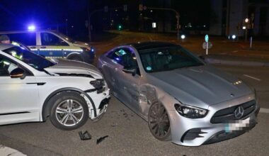 Unfall in Stuttgart: Über rote Ampel gefahren – zwei Autos kollidieren