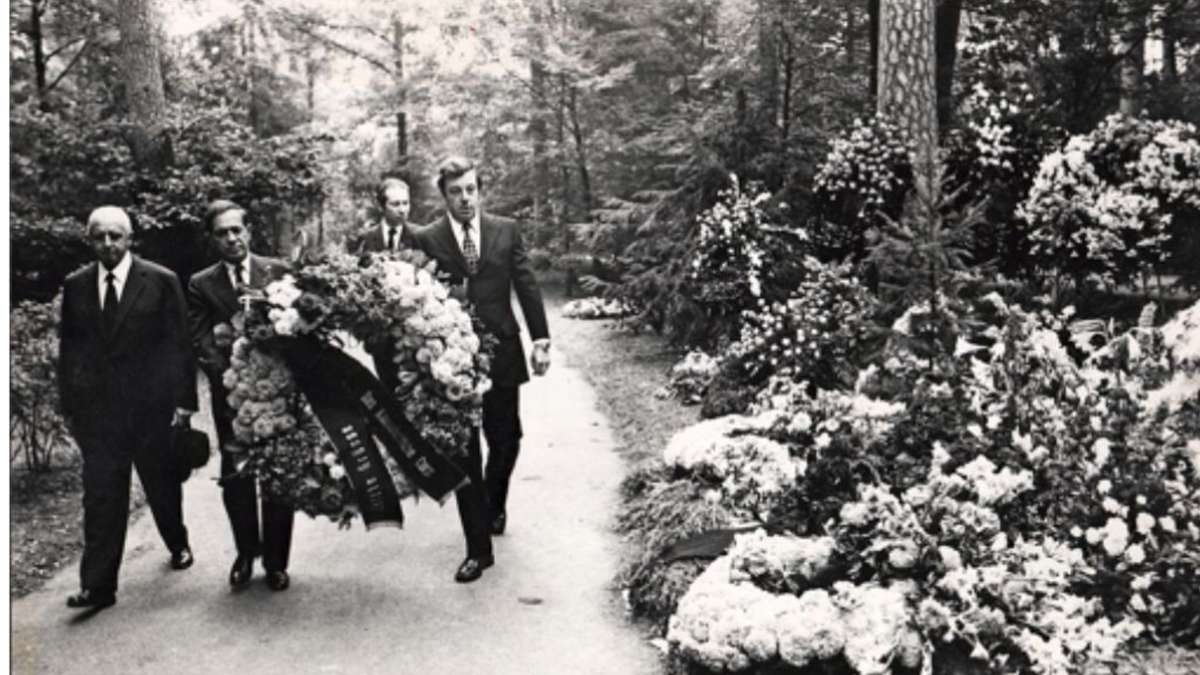Stuttgart-Album zum Waldfriedhof: Wo die Großen ruhen: Späths Ehrengrab und die Geschichte des Waldfriedhofs