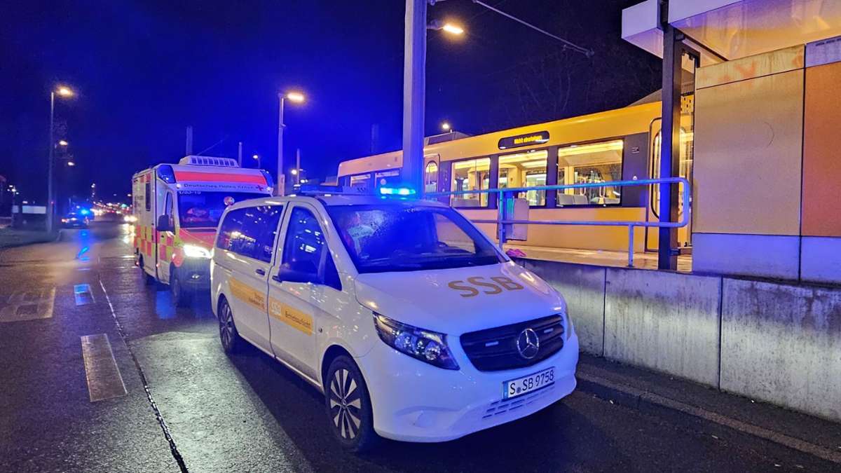Unfall in Stuttgart-Mühlhausen: Fußgänger von Stadtbahn erfasst und lebensgefährlich verletzt – Strecke gesperrt
