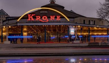 München: Aktivisten stören Circus-Krone-Premiere am ersten Weihnachtstag - Panorama