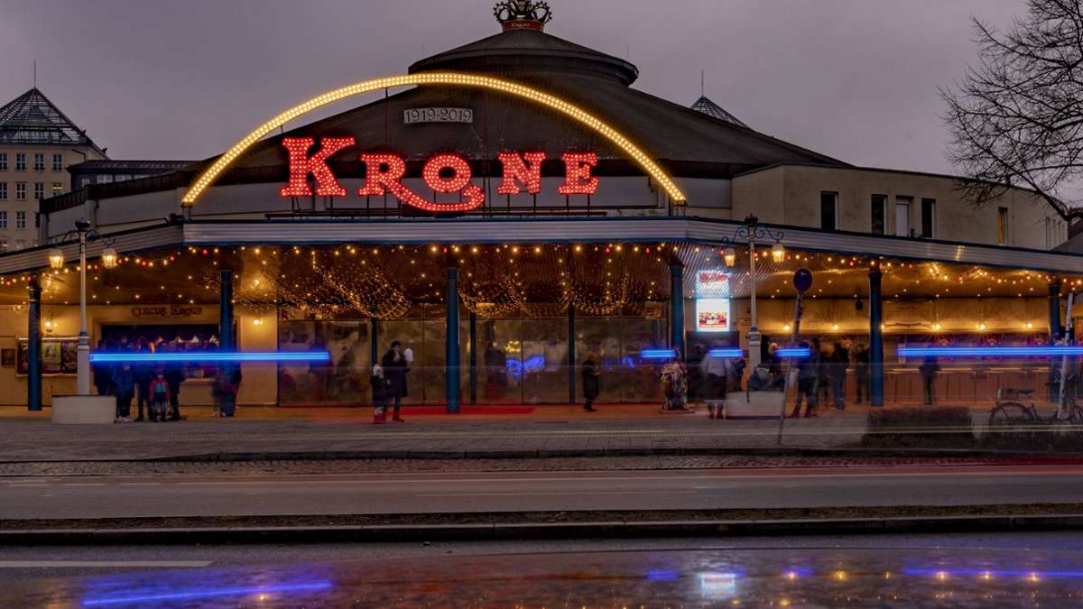 München: Aktivisten stören Circus-Krone-Premiere am ersten Weihnachtstag - Panorama