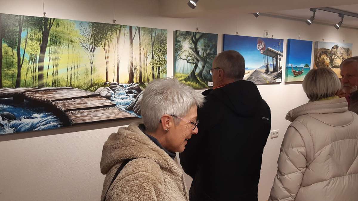 Farbenprächtige Kunstwerke: Monika Flaig stellt im Tennenbronner Heimathaus aus - Schramberg & Umgebung