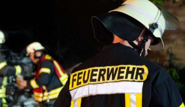 Feuer in Stuttgart-Sillenbuch: Weihnachtsgesteck brennt nachts lichterloh – Feuerwehr verhindert Schlimmeres