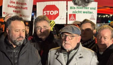 Mahnwache vor dem Werk Feuerbach: Stadtdekan Hermes: „Würdeloser Umgang mit der Bosch-Belegschaft“
