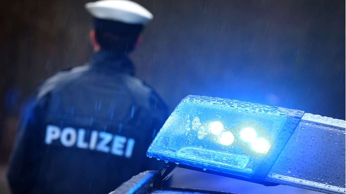 Unfall in Stuttgart: Frau von Polizeiauto verletzt – B27 einseitig gesperrt