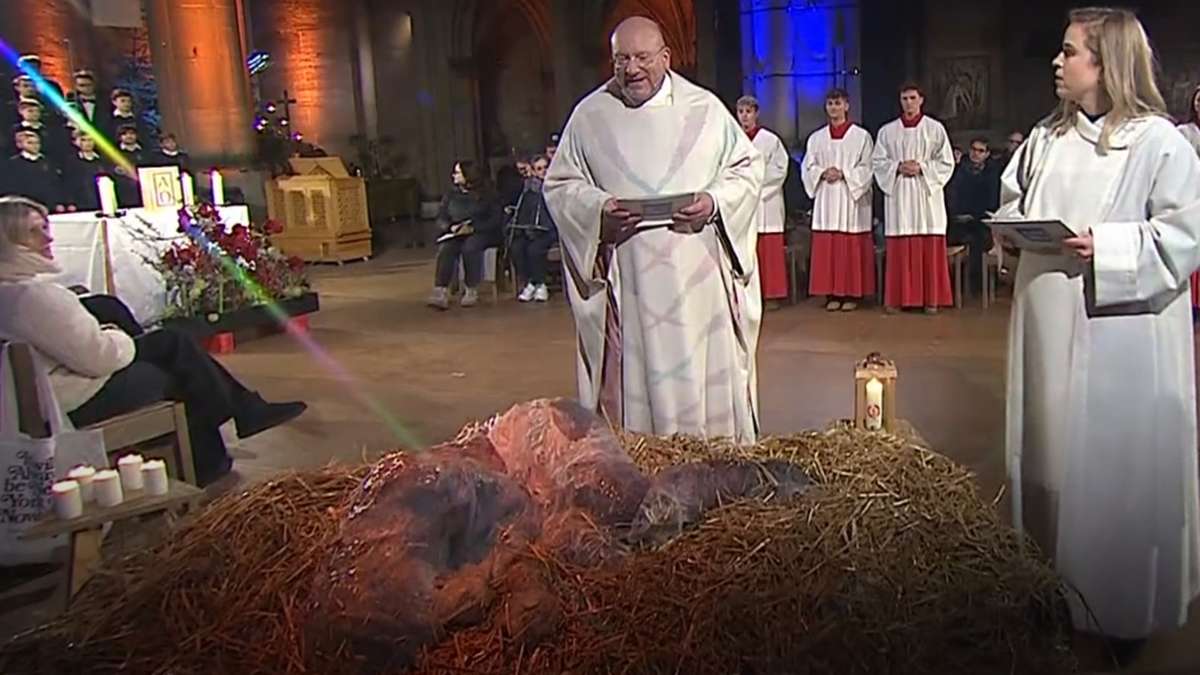 Stuttgarter Krippenspiel in der ARD: „Ekelhaft und unwürdig“ – Christmette in St. Maria provoziert