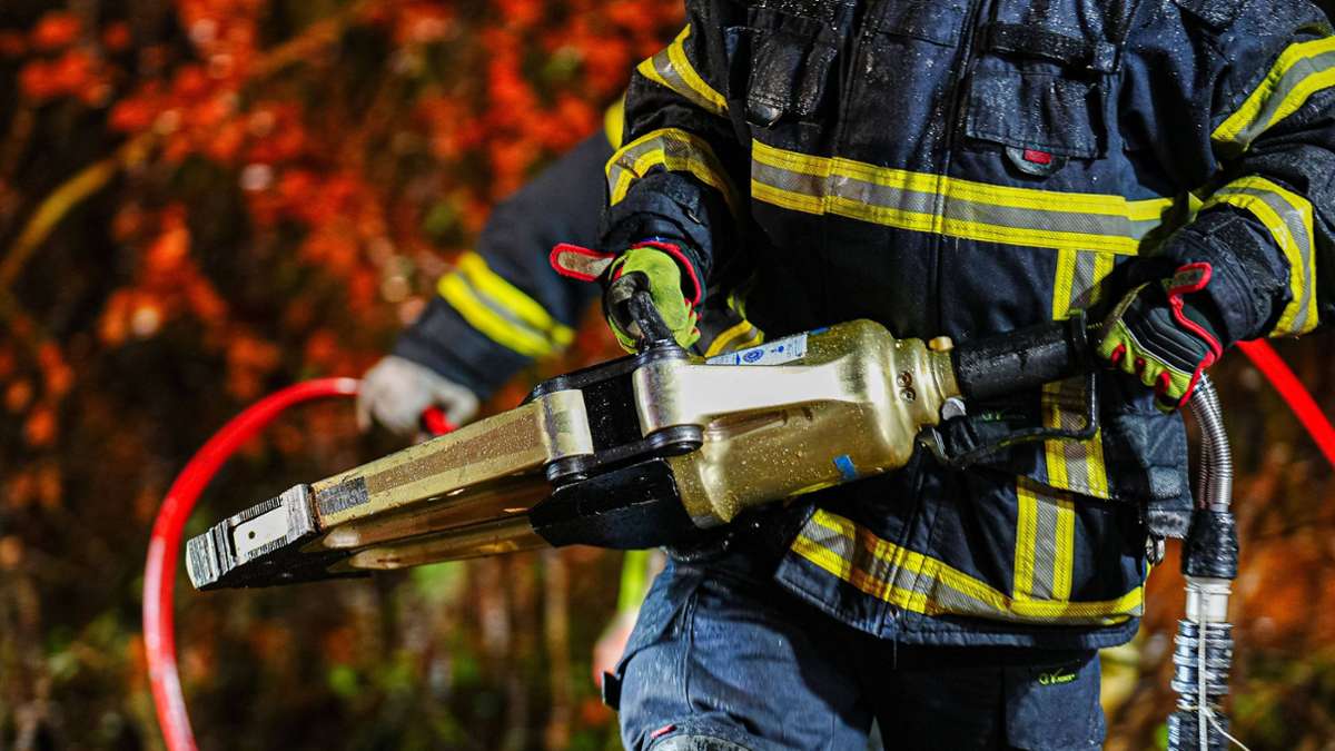Brand in Stuttgart: Feuer bricht in Küche aus – Bewohner schwer verletzt - Stuttgart