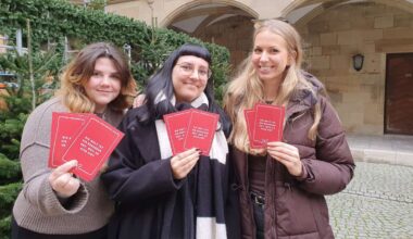 Social Seniors Club in Stuttgart: Rührende Aktion in Altersheimen: Drei Studentinnen bringen Freude an Weihnachten