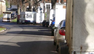 Zugeparkte Straßen in Stuttgart: „Man kann kaum mehr fahren“ – Stadt geht gegen illegal geparkte Anhänger vor