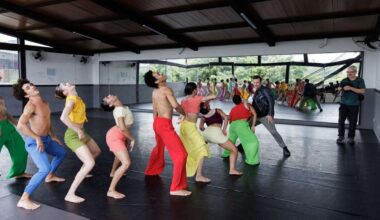 Film-Doku „Dance Around the World“: Brasiliens Tanzwunder: Eric Gauthier zwischen Favelas und Opern-Prunk - Kultur