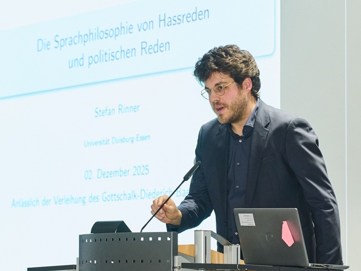 Mehr als Buchstaben und Wörter: Gottschalk-Diederich-Baedeker-Preis 2025 für Dr. Stefan Rinner