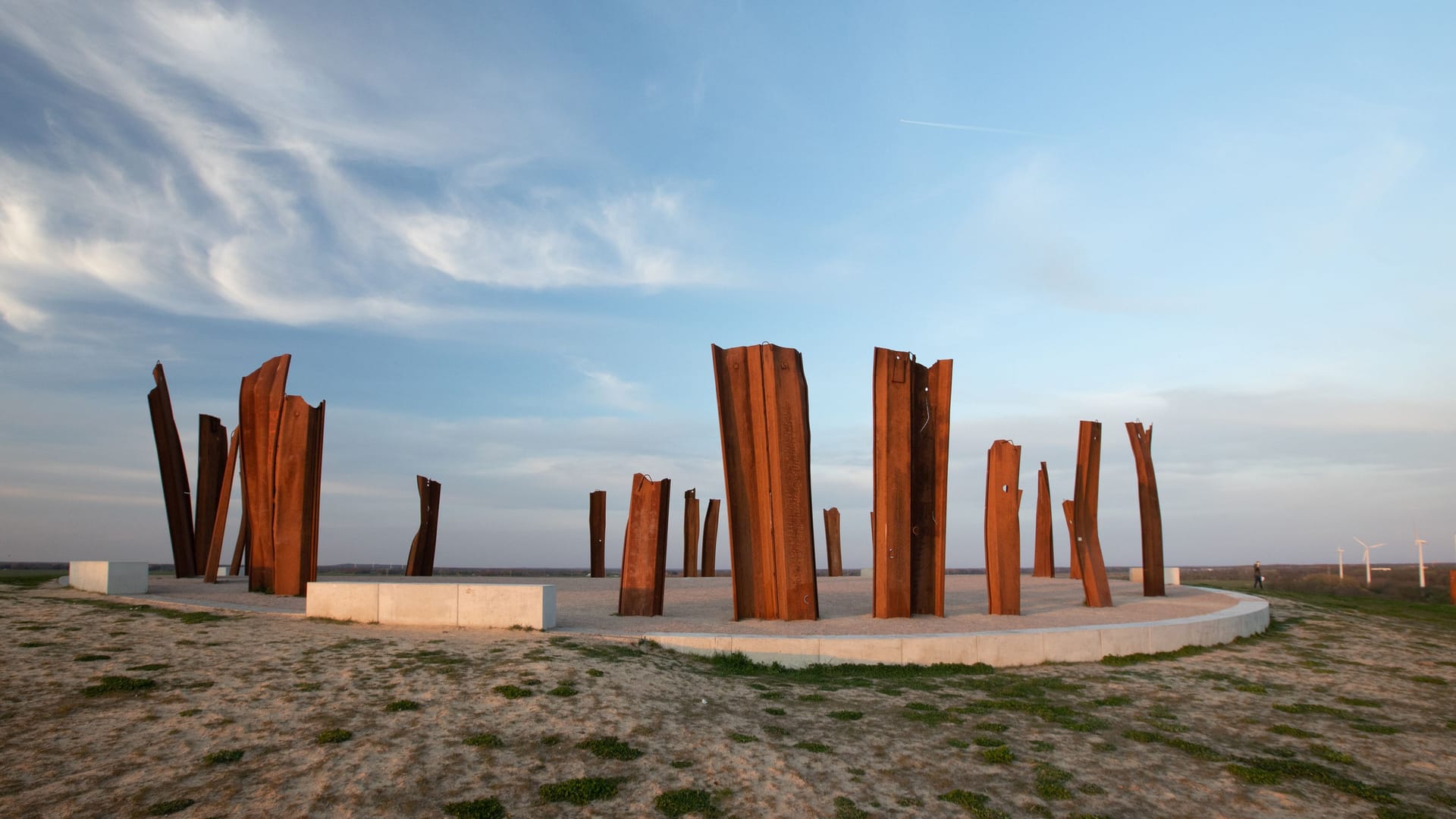 Metalhenge: Die Kunstinstallation in Bremen ist an Stonehenge in England angelehnt.