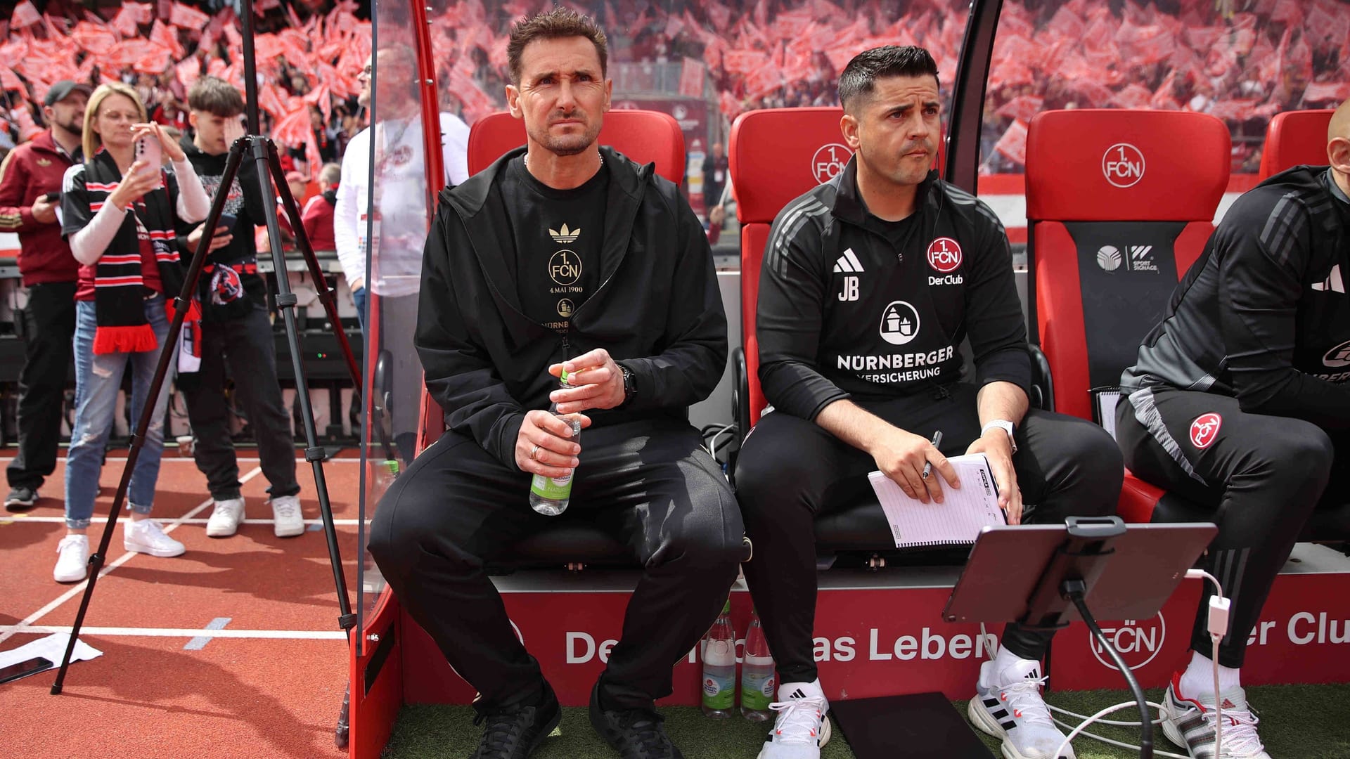 Miroslav Klose (l.) neben Jens Bauer (Archivbild): Seit der 33-Jährige im Oktober den Verein verlassen hat, ist seine Stelle im Trainerteam unbesetzt.