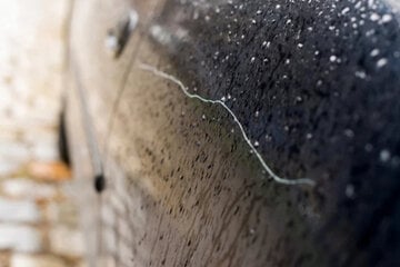 Chemnitz: Autos in Chemnitz zerkratzt: Mehrere Zehntausend Euro Schaden