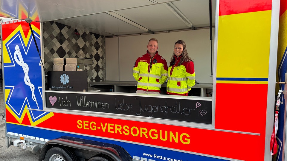 Die "Rollende Bockwurst": Warmes Essen für Thüringer Retter im Einsatz