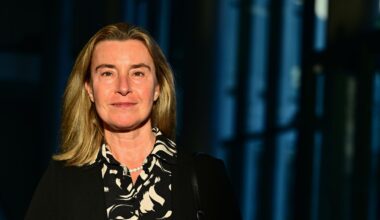 Federica Mogherini, ehemalige EU-Außenbeauftragte, schaut in die Kamera.