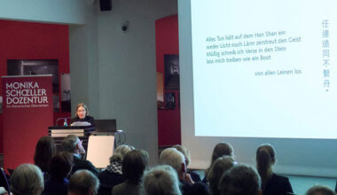 Eva Schestag bei ihrer ersten öffentlichen Vorlesung Ende Oktober im Freien Deutschen Hochstift. © Alexander Paul Englert