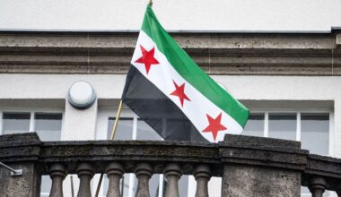 2000 Menschen feiern in Berlin Sturz der syrischen Regierung