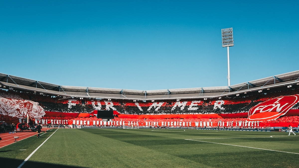 Du betrachtest gerade Nürnberg gegen Fürth vor der größten Kulisse seit Mai