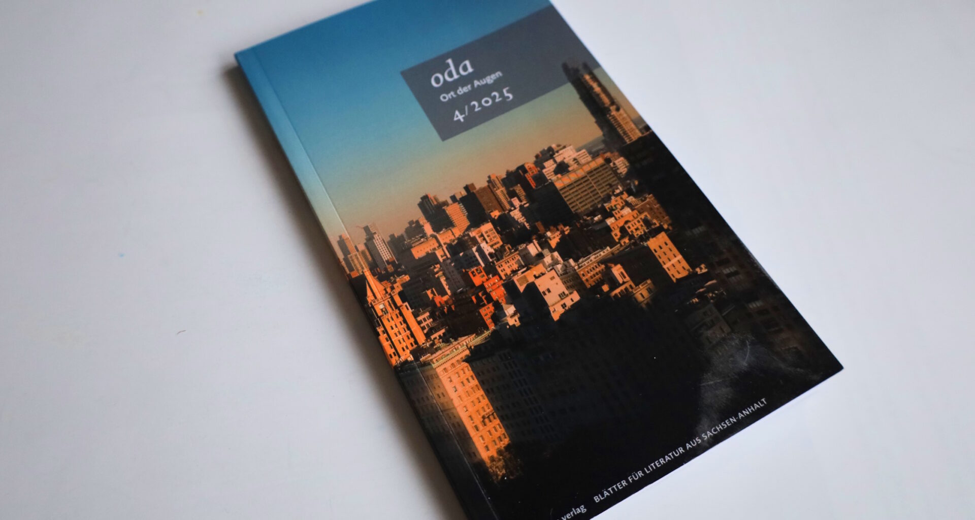 Eine Literaturzeitschrift als Einladung zur Entdeckung eines Bindestrich-Landes · Leipziger Zeitung