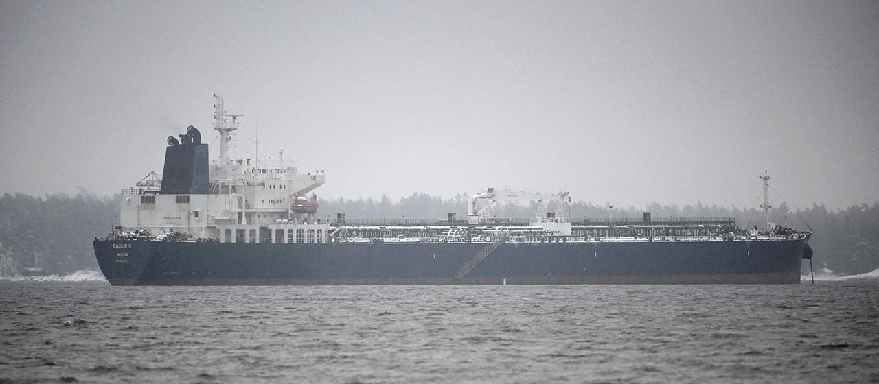 Der Öltanker "Eagle S" | via REUTERS Der Öltanker "Eagle S"