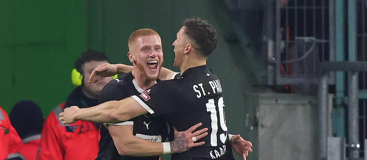 St. Paulis Louis Oppie bejubelt seinen Treffer