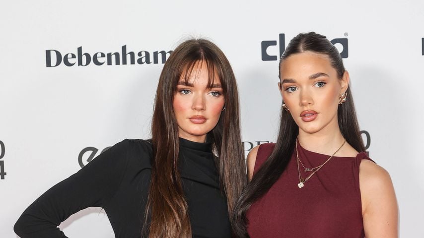 Phoebe Tomlinson und Daisy Tomlinson bei den Beauty Awards 2024 in London