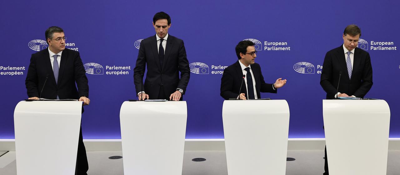 Apostolos Tzitzikostas, Wopke Hoekstra, Stephane Sejourne und Valdis Dombrovskis 