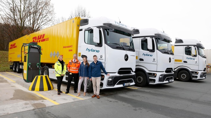 PM: Partnerschaft mit hylane: DHL nimmt die ersten sechs Mercedes-Benz eActros 600 im Westen in Betrieb