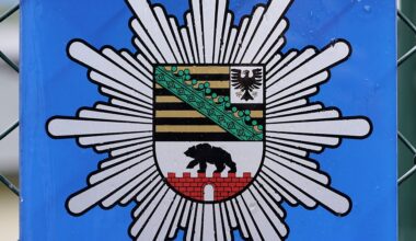 Frau schüttet in Halle-Neustadt chemikalienversetztes Wasser auf spielende Kinder