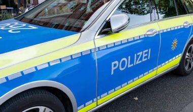 Handtasche aus Mercedes in Radebeul gestohlen