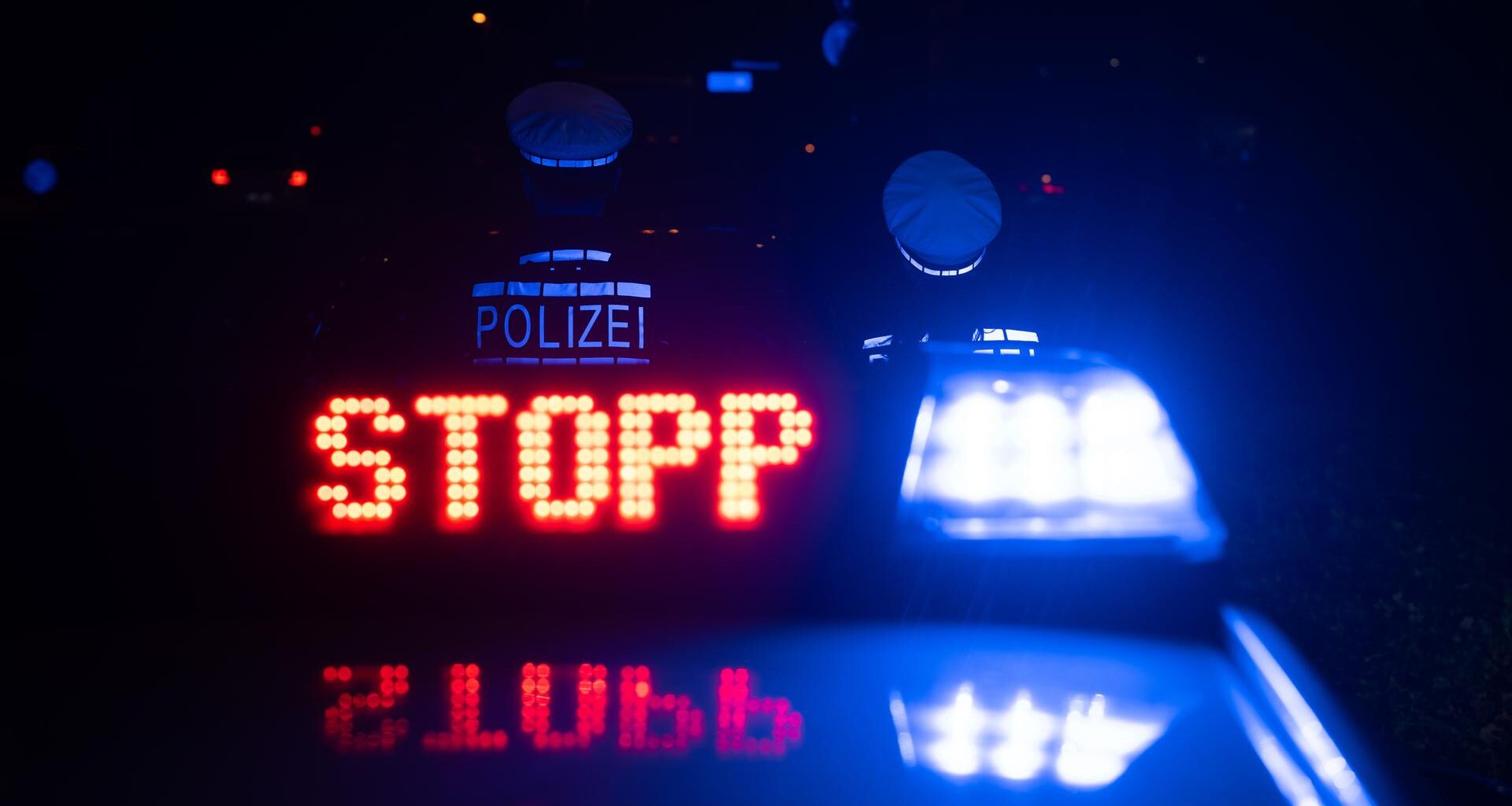 Fahrer in Viernheim flüchtet vor Kontrolle: Mann und Kind bei Crash verletzt