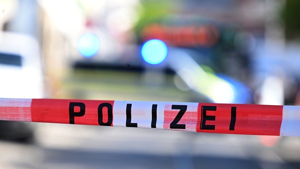 Drama in Halle: Kind stürzt aus drittem Stock – Polizei ermittelt