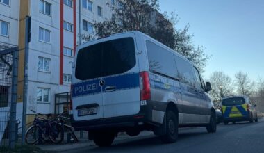 Randalierer brechen Polizisten Knochen – Beamter schießt auf Mann