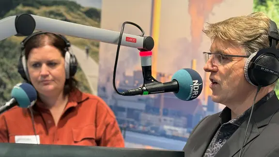 Leiter der Polizeidirektion Neumünster Dirk Czarnetzki im Interview mit Maja Herzbach zu Kriminalität | NDR, Tobias Gellert Polizeichef Dirk Czarnetzki im Interview bei Maja Herzbach