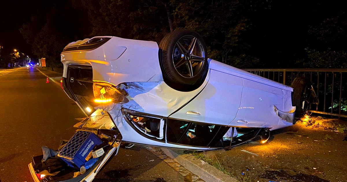 Schönau: Pkw überschlägt sich – 19-jähriger Fahrer alkoholisiert