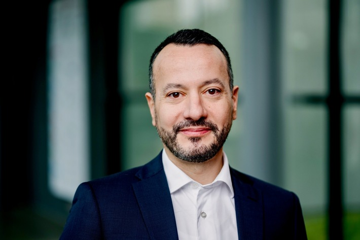 Pressemitteilung Nr. 081/2025 der Leibniz Universität Hannover Europäischer Forschungsrat vergibt renommierten ERC Consolidator Grant an Prof. Dr. Antonio Calà Lesina