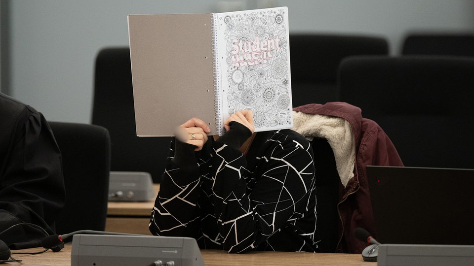 Zschäpe im NSU-Prozess in Dresden: "Ich schäme mich"