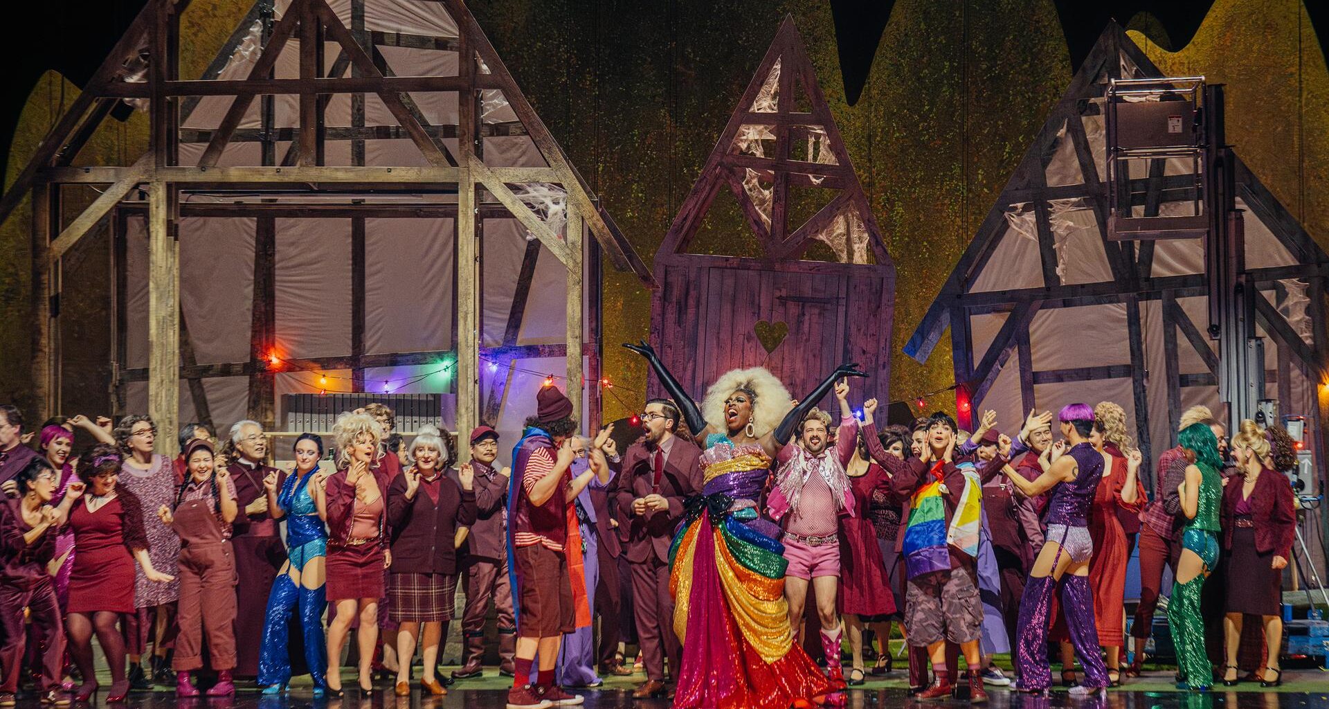 "Alles Liebe!": eine queere Land-Operette am Staatstheater Wiesbaden