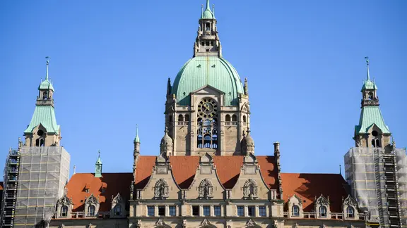 Das Neue Rathaus mit Kuppel und Aussichtsplattform.