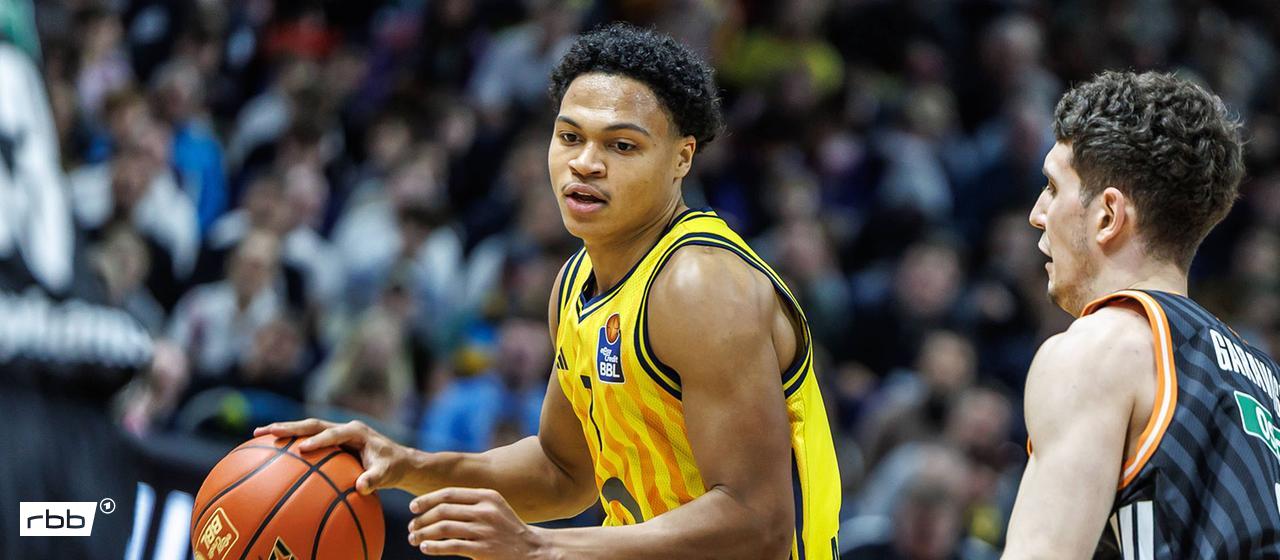 Alba Berlins Jack Kayil im Spiel gegen Ulm | Bild: IMAGO/Andreas Gora