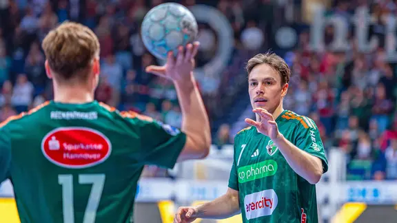 Spielszene Hannover gegen Stuttgart: Leif Tissier