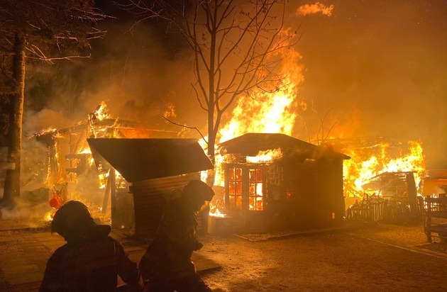 FW Dresden: Informationen zum Einsatzgeschehen von Feuerwehr und Rettungsdienst in der ...